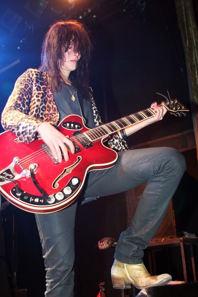 ALISON MOSSHART SHOPS AT BELMONT ARMY